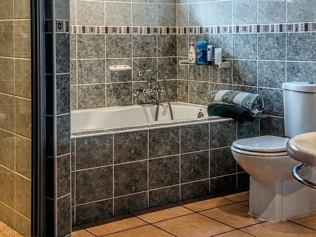 Trådkurve i badeværelset: Organisering af håndklæder og toiletartikler