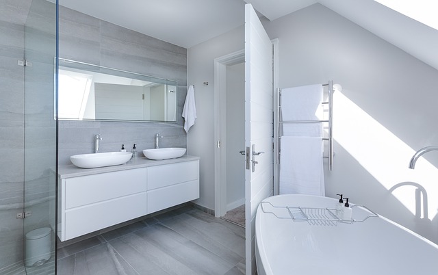 Stænkplader: En praktisk og stilfuld løsning til dit badeværelse